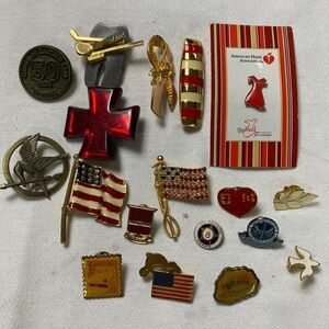 Lot of 17 Brooches and Pins. (BQ)